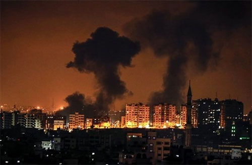 Gaza bajo bombardeo israelí La ocupación israelí ataca más de 150 objetivos en la Franja de Gaza